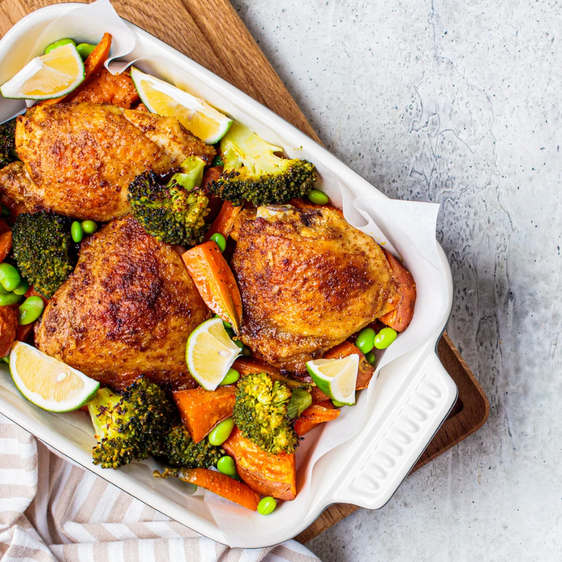 Poulet grillé aux herbes et légumes rôtis