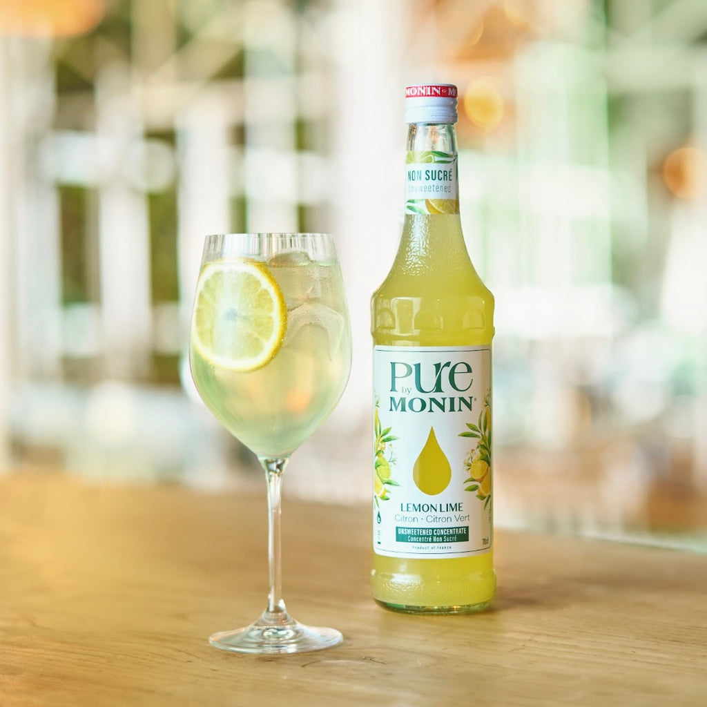 Verre avec sirop Pure by Monin citron & citron vert