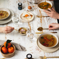 Assiettes avec bouillon de bœuf one Brox