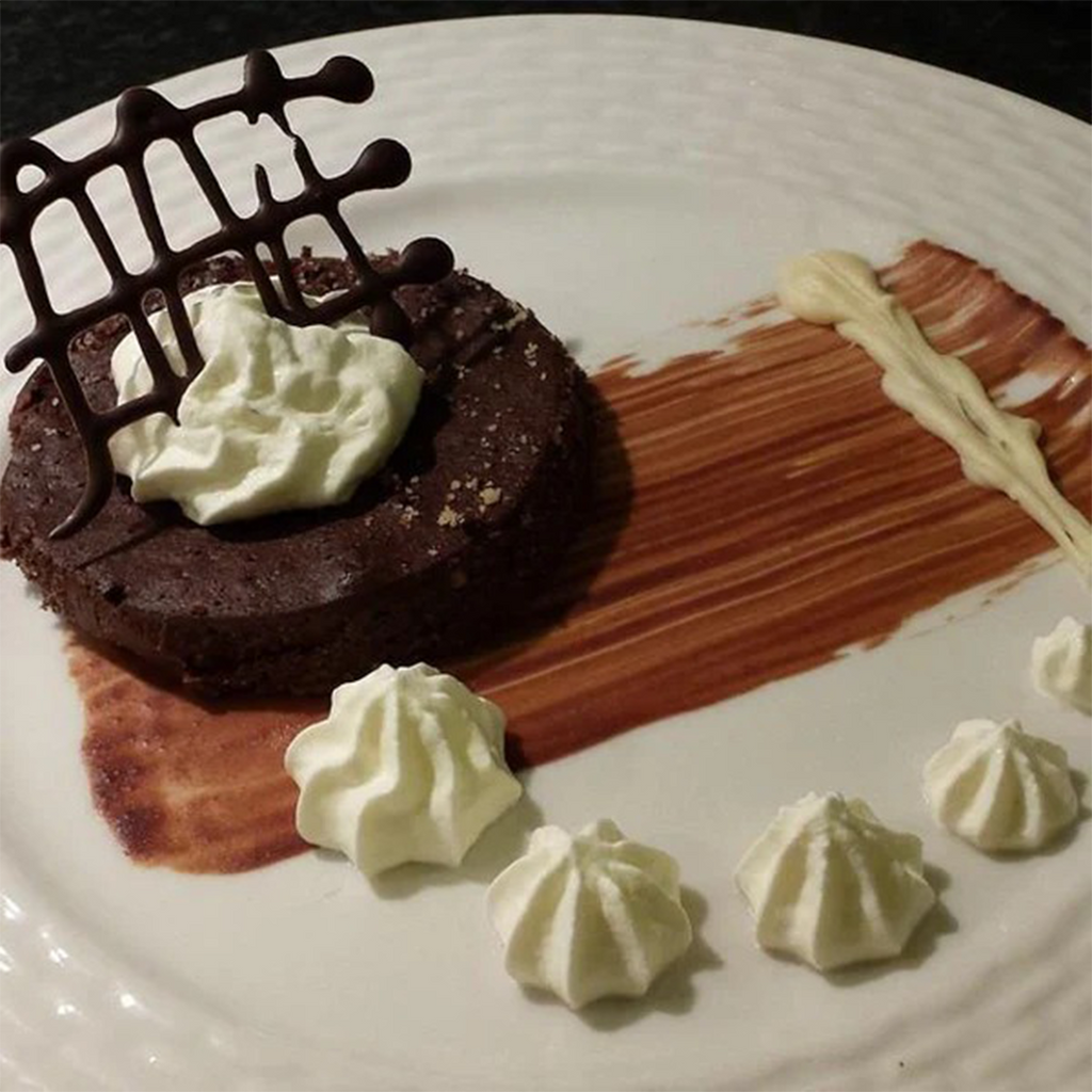 Dessert chocolat noir aux noisettes